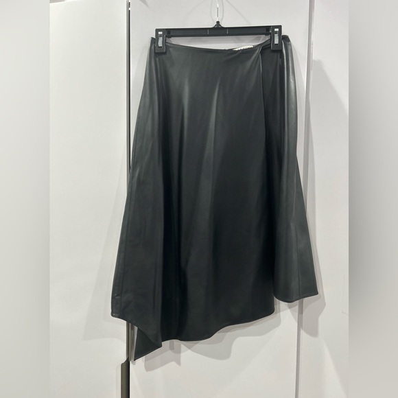 Alice + Olivia Dresses & Skirts - Alice + Olivia Leather Asymmetrical Black Skirt Size 4 S